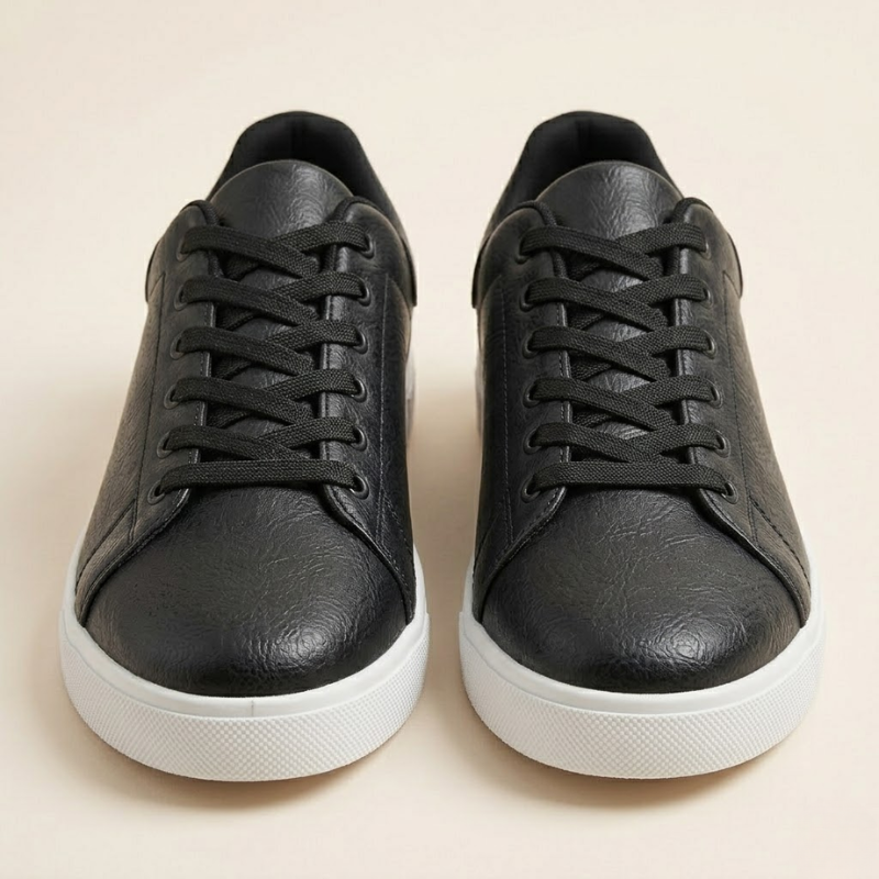 Low leather sneaker with patterned grip outsole and smooth upper finish