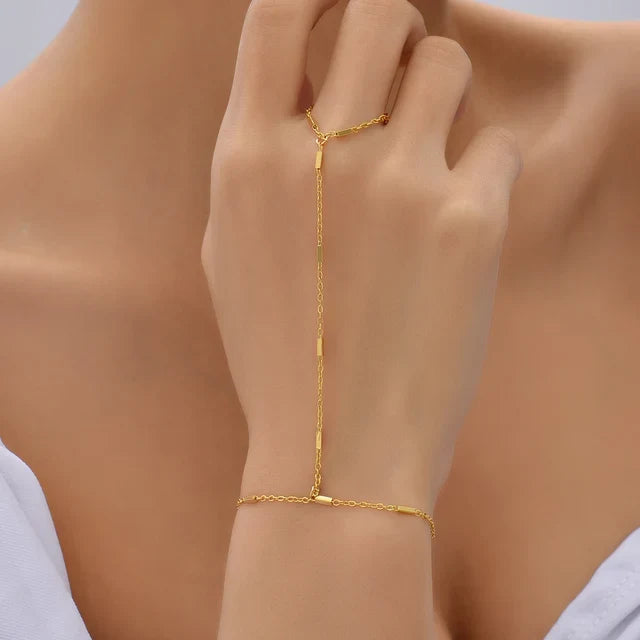 Ensemble bracelet-bague en chaîne métallique fine, fermoir ajustable