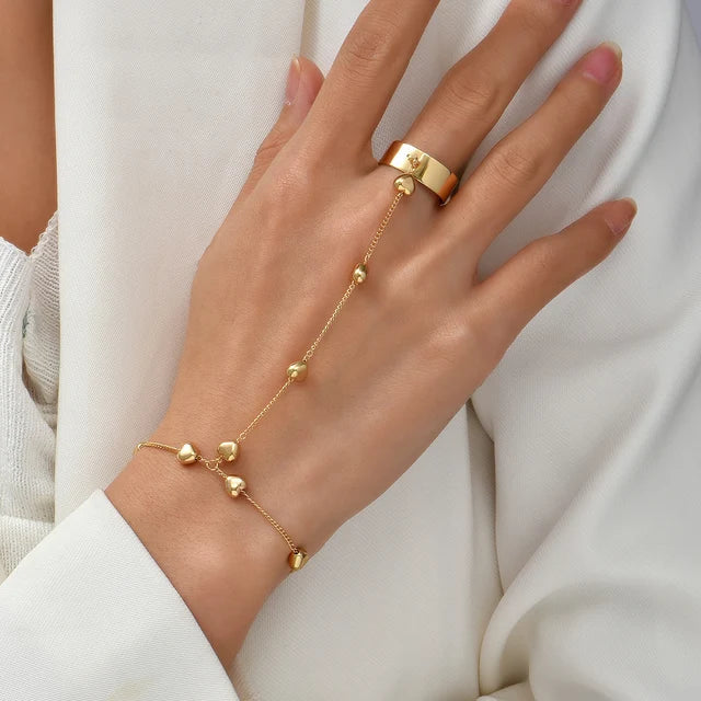 Bracelet chaîne traversant la main avec bague intégrée, finition polie