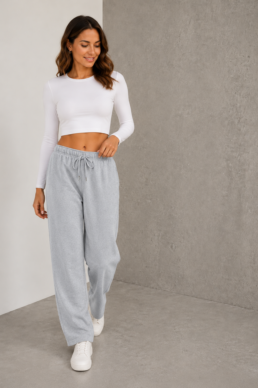 High-waist wide-leg trousers for women with side pockets and woven fabric