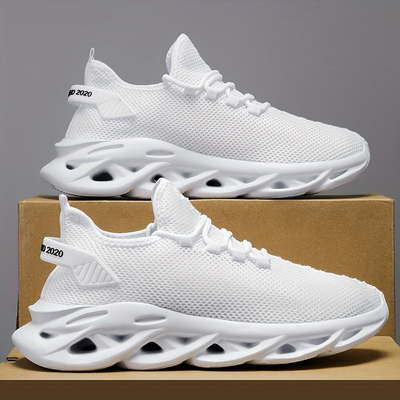 Men's everyday sneaker in synthetic mesh with lacing, front three-quarter view