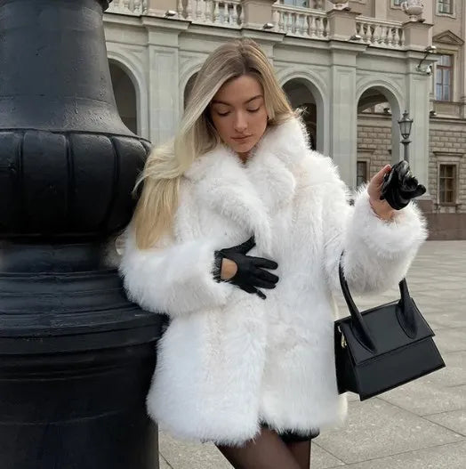 Manteau femme blanc en fausse fourrure élégante