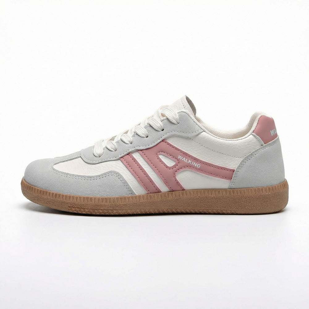 Women's low-top sneakers with lace-up closure and padded collar