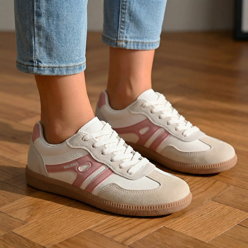 Low-top women's sneakers with flat rubber sole and suede-like panels