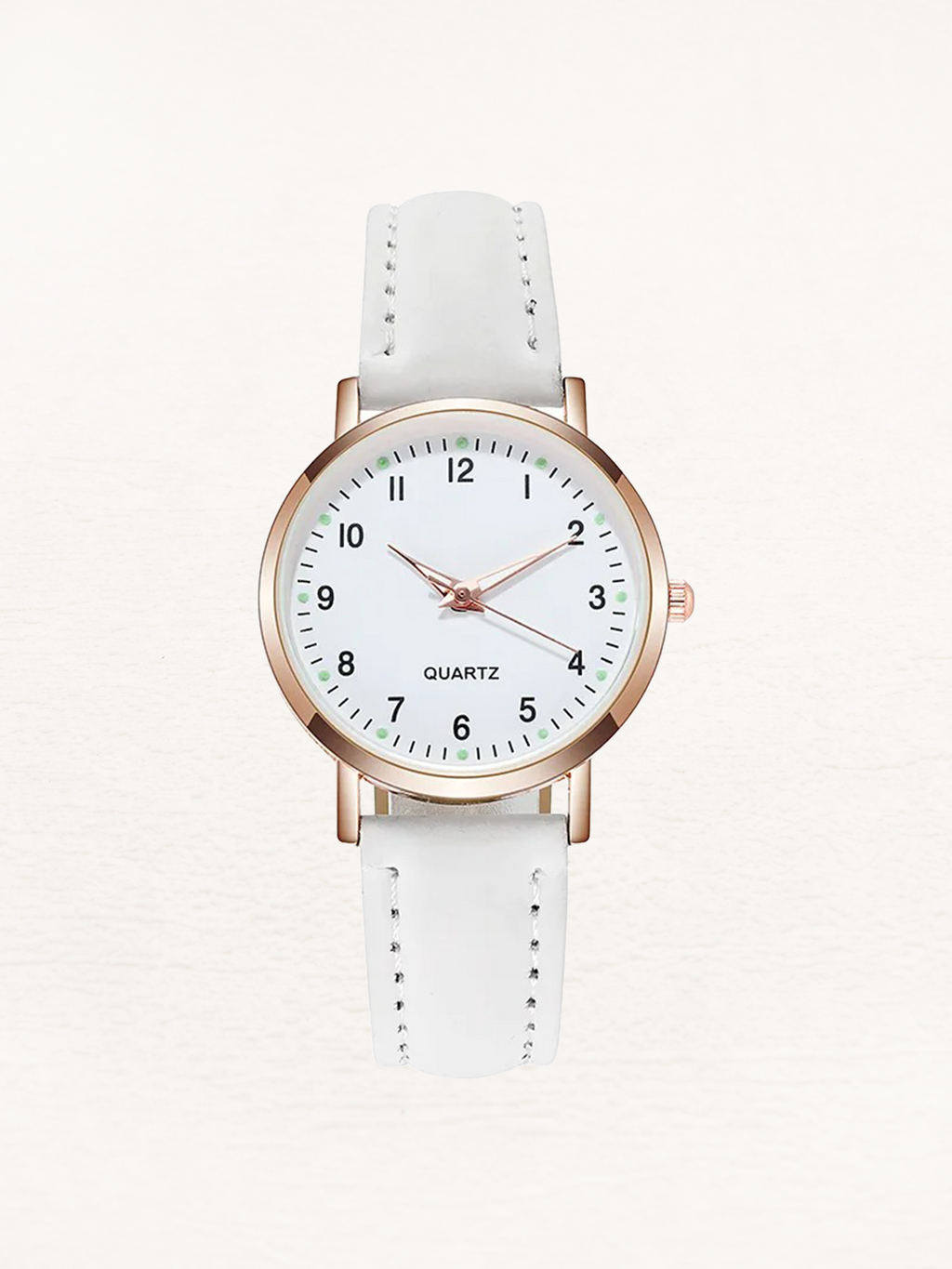Montre à quartz boîtier rond bracelet cuir femme, vue de face