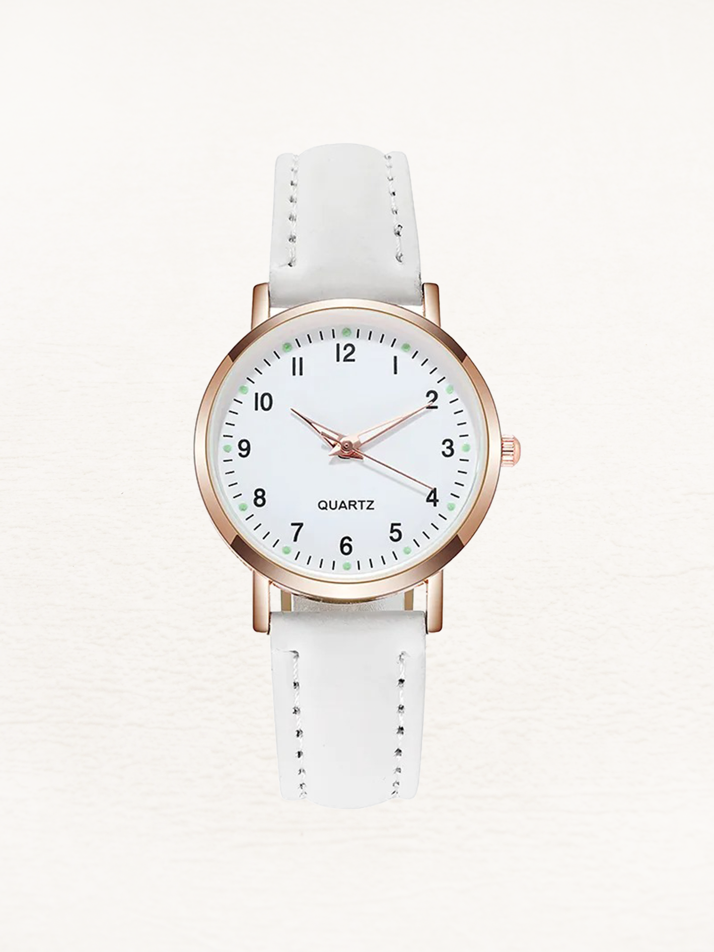 Montre à quartz boîtier rond bracelet cuir femme, vue de face