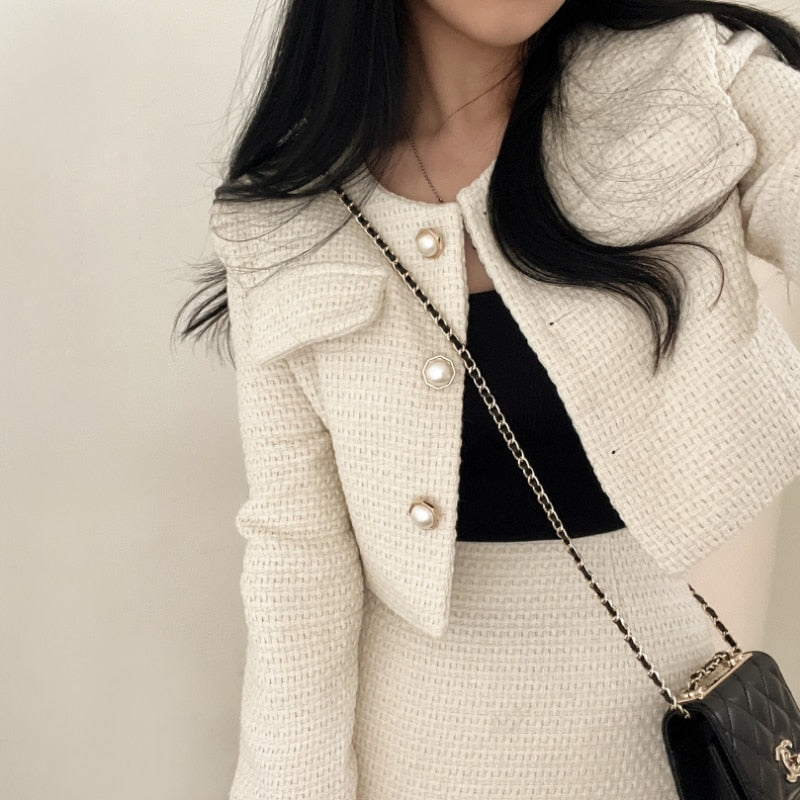 Veste courte avec boutons et jupe coupe droite