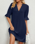 Robe tunique bleue avec col en V et manches évasées