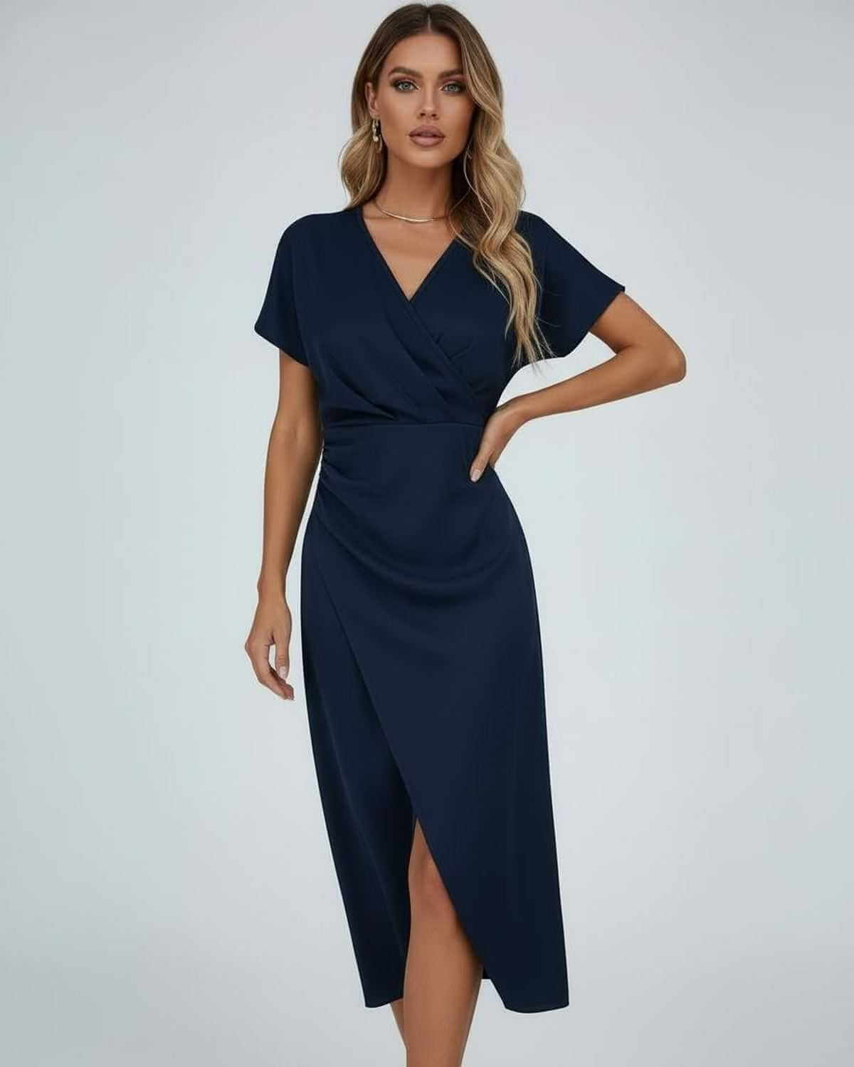 Robe midi ajustée col V portefeuille, tissu fluide, manches courtes, fente avant