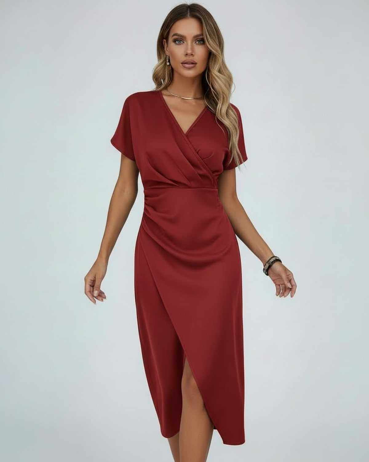 Robe midi col V portefeuille, tissu fluide, manches courtes et fente frontale