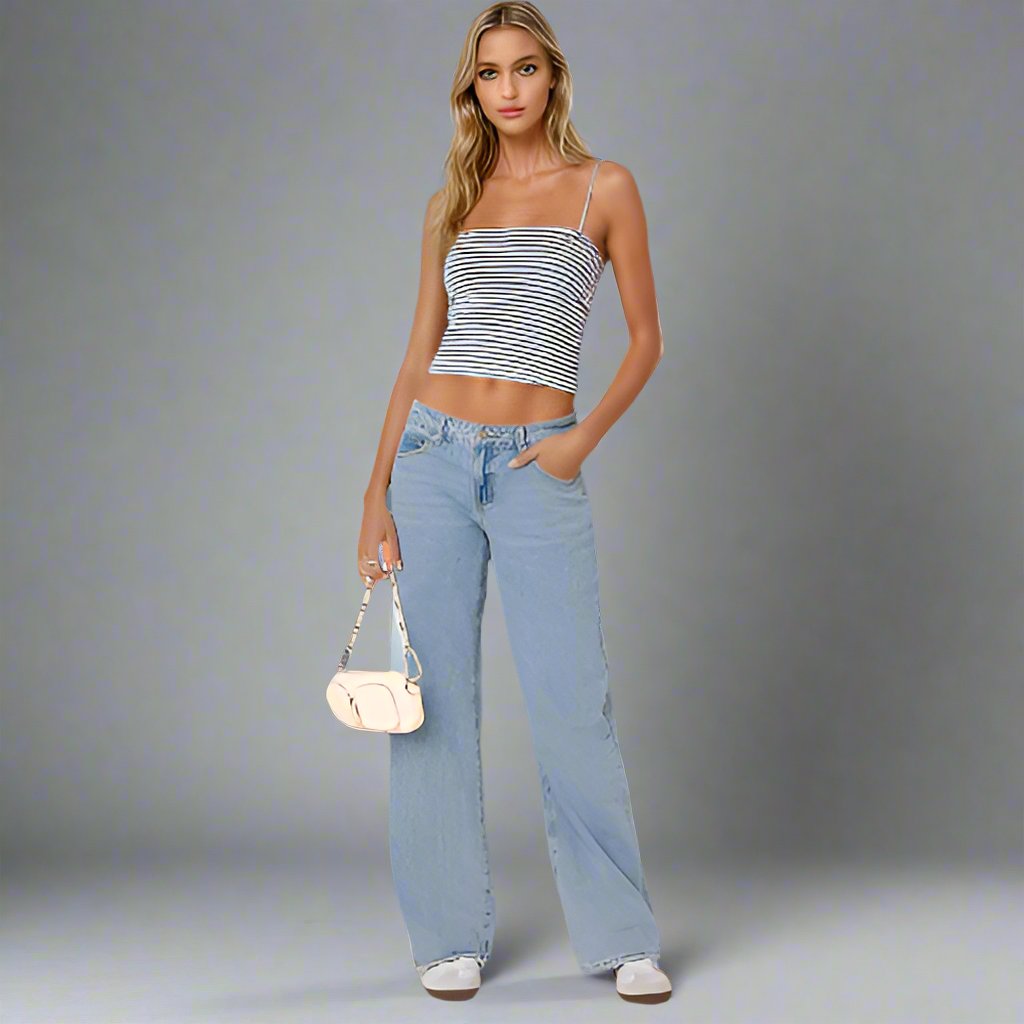 Jean large en denim à taille mi-haute, détail de la coupe