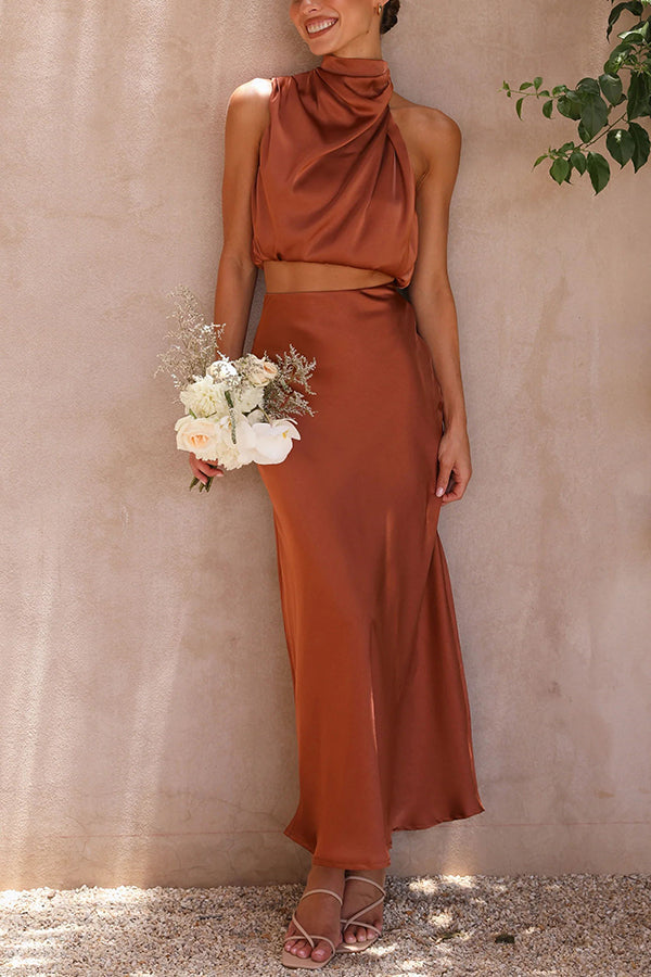 Ensemble satin deux pièces, top sans dos et jupe longue à taille élastiquée