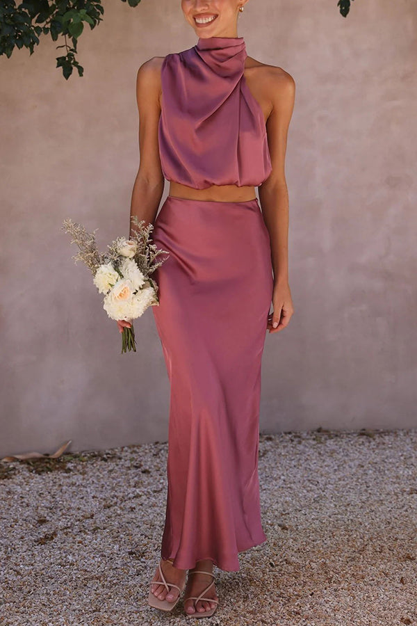 Jupe longue satin et top dos nu, ensemble deux pièces à coupe ajustée