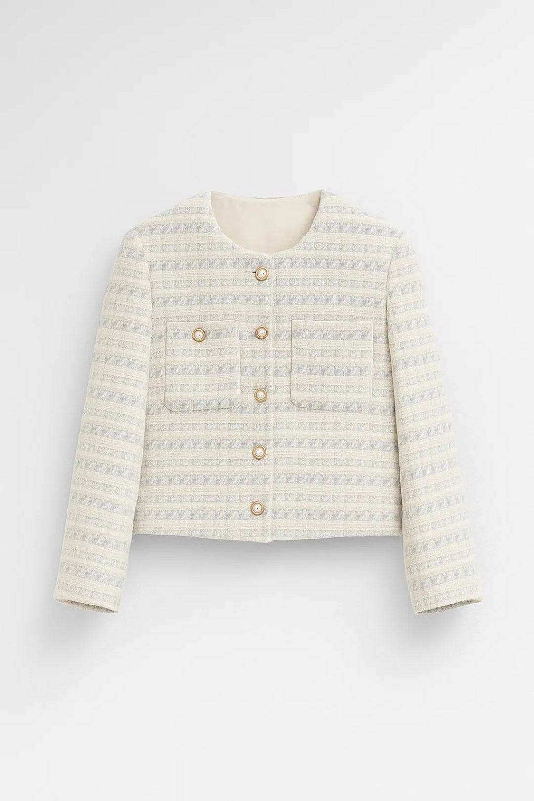 Veste courte en tissu texturé, col rond, coupe cintrée, finition boutonnée pour femme