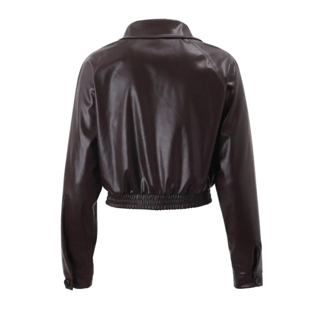 Look urbain femme avec veste en cuir synthétique