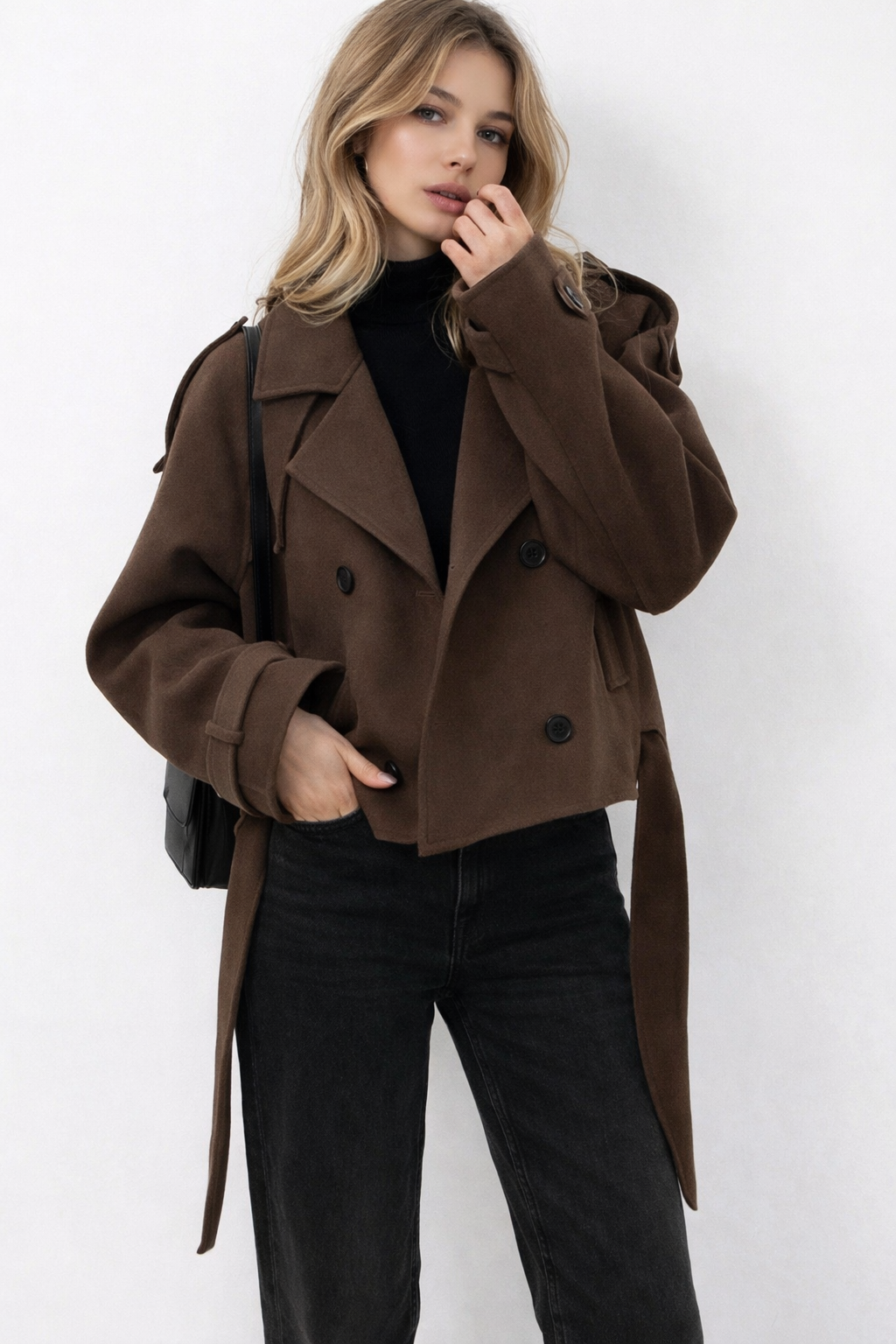 Manteau court en tissu effet daim, coupe croisée avec ceinture, silhouette décontractée femme